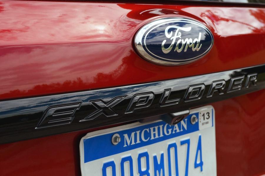  Ford Explorer Sport 2012 года  (фото 38 из 94)